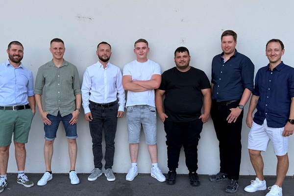 Gruppenfoto mit 7 Männern